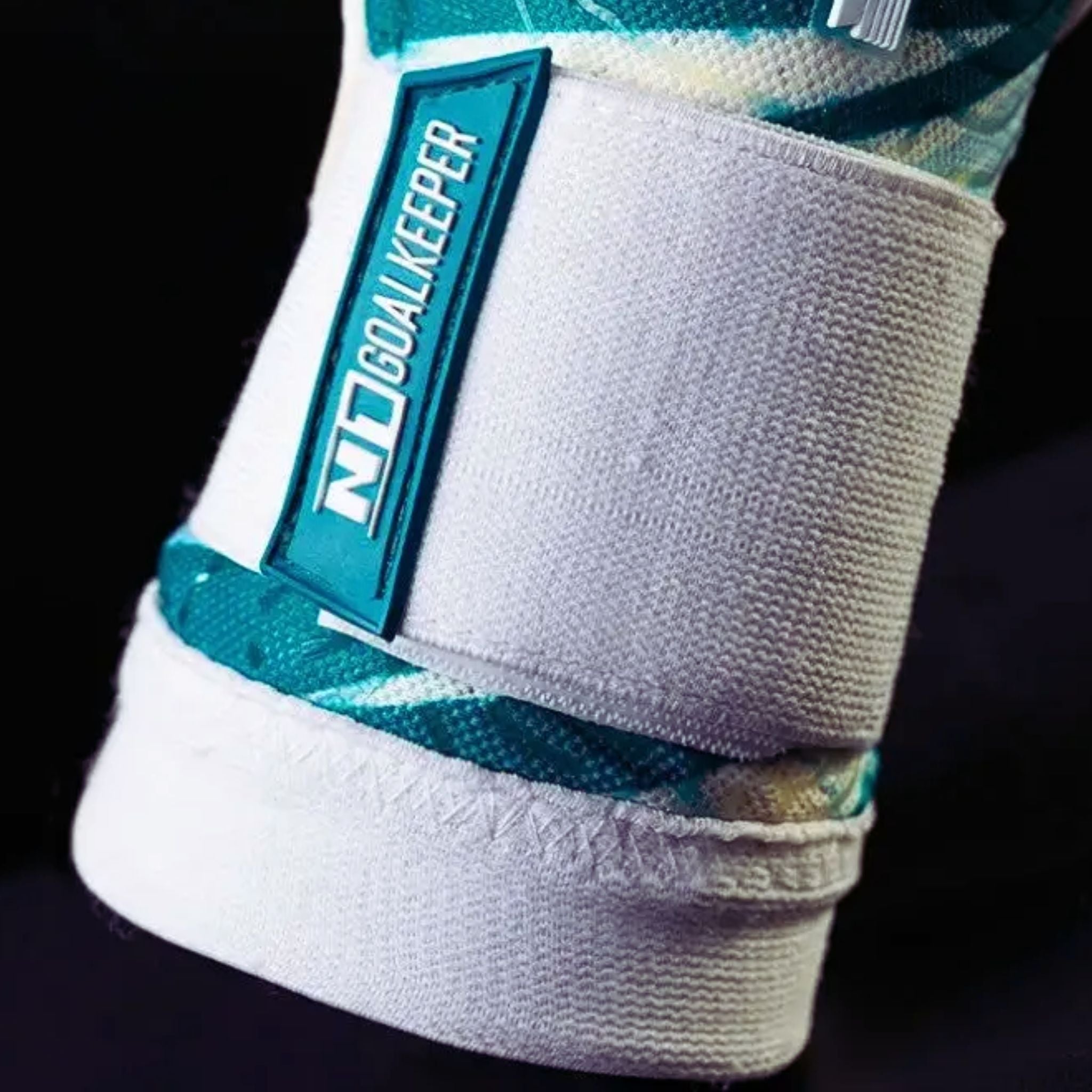 ZEUS 2.0 BREEZE UGT+ II GOALKEEPER GLOVES