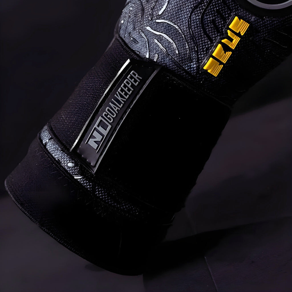 N1 Zeus 2.0 Carbon goalkeeper glove wrist strap featuring a professional elastic closure system for a secure and adjustable fit.